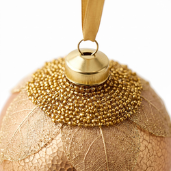 Шар елочный кремовый с белыми листьями/светло-коричневый кракле, в ассортименте, изображение