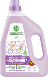 Кондиционер для белья SYNERGETIC Лавандовое поле, 1,5л, крупный план