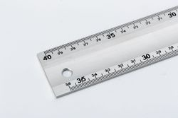Линейка алюминиевая "ALUKOMTOOLS" строительная односторонняя 40 см, детальное фото