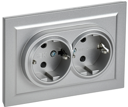Розетка электрическая IEK BRITE BR-R24-16-K47-F алюминий, крупный план