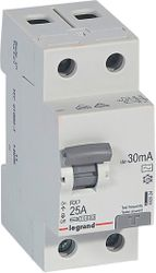 Дифференциальный выключатель Legrand RX3 УЗО 2P 25 А 30 мА 10кА, крупный план