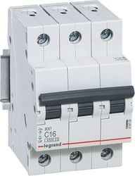 Автоматический выключатель Legrand RX3 3Р С16А 4,5кА, крупный план