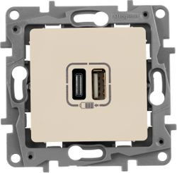 Розетка USB Legrand Etika 672336 слоновая кость, вид