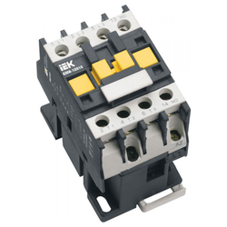Контактор IEK КМИ-11810 18А 230В/АС3 1NO, крупный план