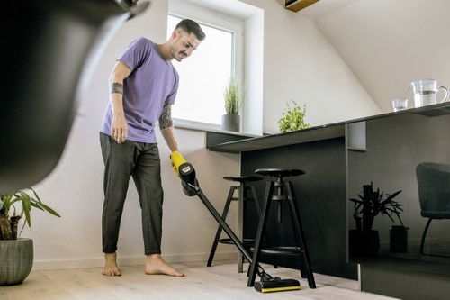 Пылесос вертикальный аккумуляторный KARCHER VC 4 Cordless myHome с АКБ, крупный план