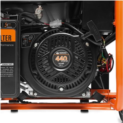 Бензиновый генератор DAEWOO GDA 8500E 220B 7,5 кВт 30 л, крупный план