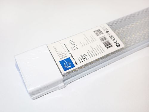Линейный светильник i-WATT LED  i -14111 6400K 18W IP44 1800Лм, крупный план