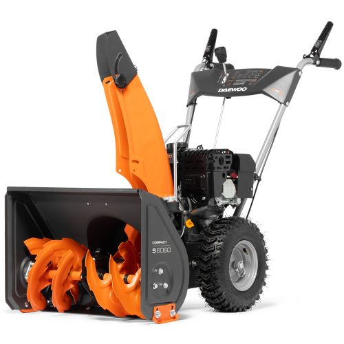 Снегоуборщик бензиновый DAEWOO S 6060 56 см 7 л.с., крупный план