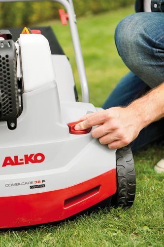 Аэратор-скарификатор бензиновый AL-KO Combi Care 38 Р Comfort, крупный план