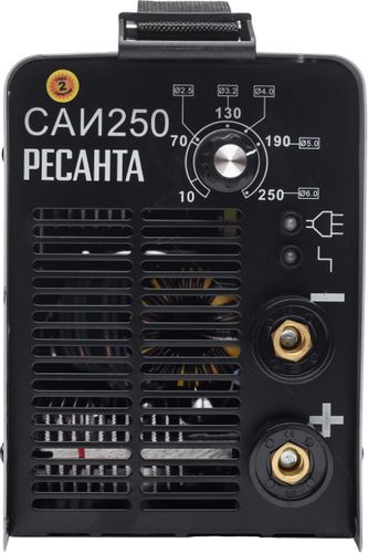 Инверторный сварочный аппарат РЕСАНТА САИ-250 7,7 кВт, крупный план