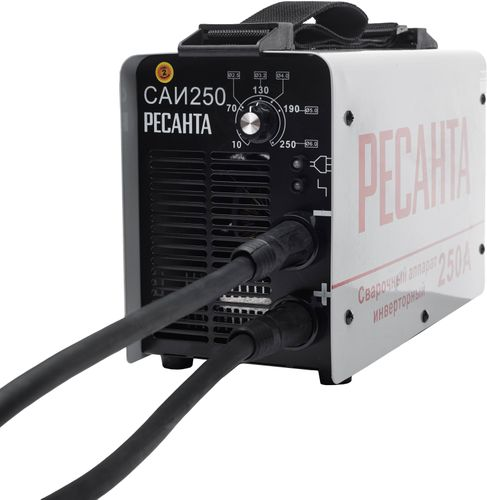 Инверторный сварочный аппарат РЕСАНТА САИ-250 7,7 кВт, крупный план