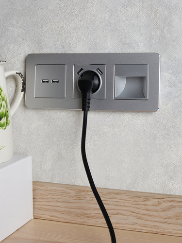 Рамка 3 поста IEK BRITE BR-M32-M-01-K47 алюминий, изображение