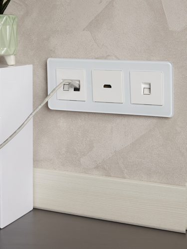 Рамка 3 поста IEK BRITE BR-M32-G-41-K01 белый, фотография