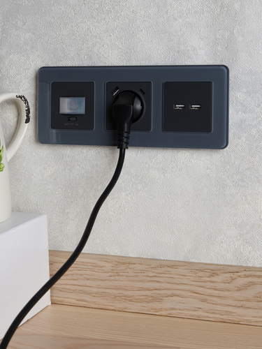 Рамка 3 поста IEK BRITE BR-M32-G-41-K53 графит, фотография