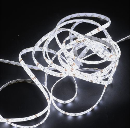 Светодиодная лента IEK SMD 2835 60LED IP65 12В 4,8Вт белый холодный 5 м, фотография