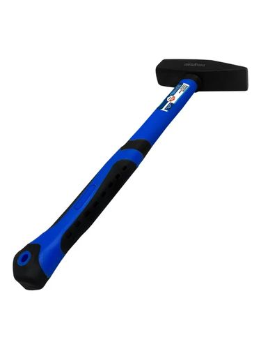 Слесарный молоток VERTEXTOOLS 600 г, фибергласовая обрезиненная рукоятка 10-20-600, крупный план
