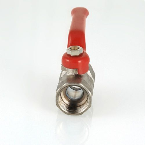 Кран шаровый латунь никелированный VALTEC COMPACT VT.090 3/4", крупный план