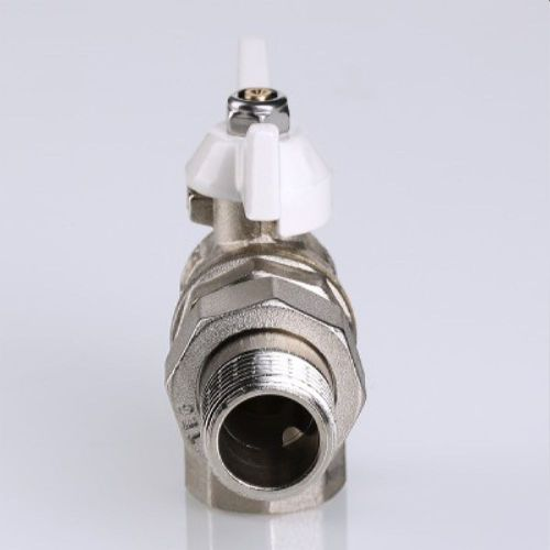 Кран шаровый латунь никелированный VALTEC Base угловой 3/4", крупный план