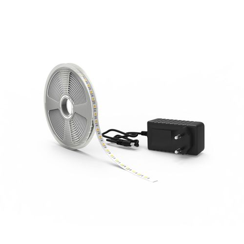 Лента Gauss Basic в комплекте LED 5050/60 12V 10W/m 700lm/m 3000K 10mm IP20 5m, крупный план