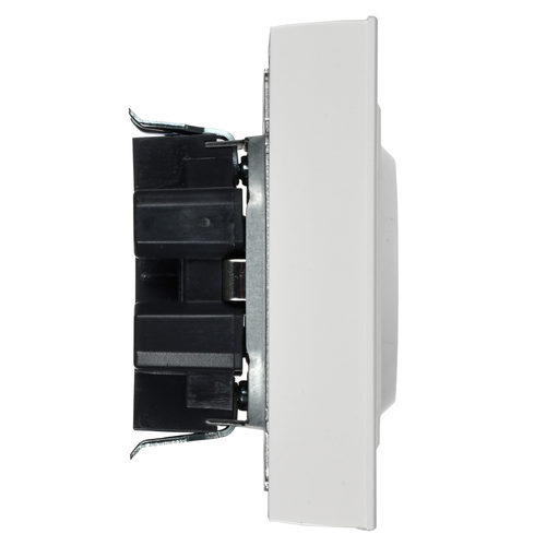Розетка электрическая IEK BRITE BR-R24-16-K01-F белый, крупный план