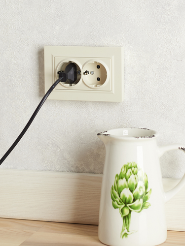 Розетка электрическая IEK BRITE BR-R24-16-K10-F бежевый, изображение