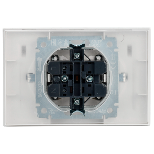 Розетка электрическая IEK BRITE BR-R26-16-44-K01-F белый, крупный план