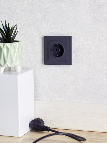 Розетка электрическая IEK BRITE BR-R14-16-K53 графит, детальное фото