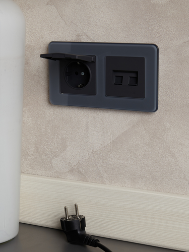 Розетка электрическая IEK BRITE BR-R16-16-K53 графит, изображение