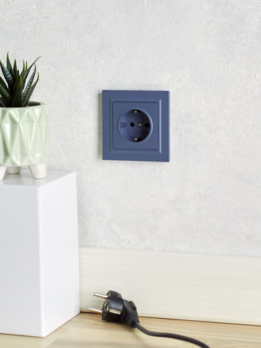 Розетка электрическая IEK BRITE BR-R14-16-K35 маренго, фотография