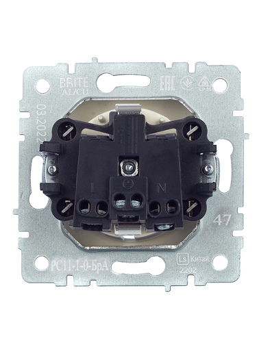 Розетка электрическая IEK BRITE BR-R11-16-K47 алюминий, крупный план