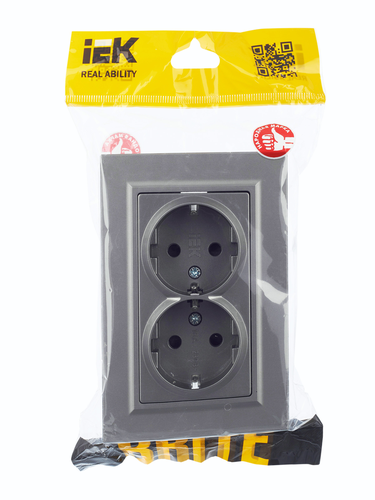 Розетка электрическая IEK BRITE BR-R24-16-K46-F сталь, крупный план