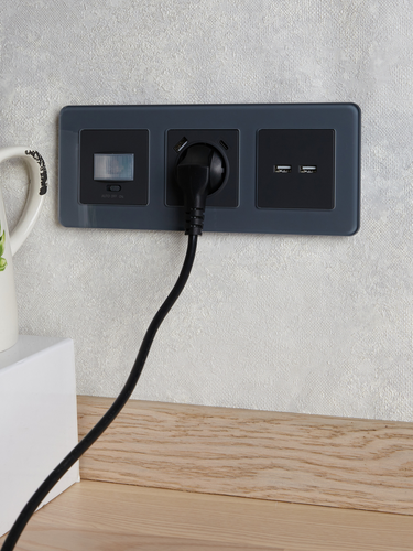 Розетка USB 1 пост IEK BRITE графит, детальное фото