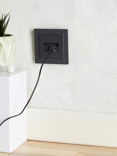 Розетка RJ-11,RJ-45 1 пост IEK BRITE графит, крупный план
