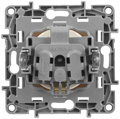 Розетка электрическая Legrand Etika 672321 слоновая кость, крупный план