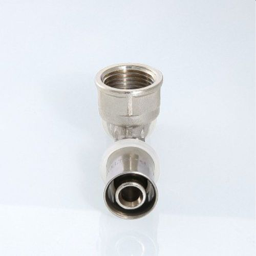Тройник латунь никелированный VALTEC VTm.232.N 16 х 1/2" х 16 мм, крупный план