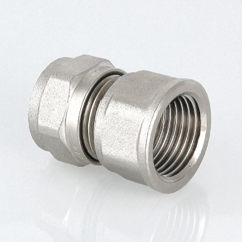 Соединитель латунь никелированный VALTEC IV3021605 3/4" х 16 мм, крупный план