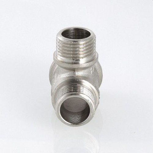 Резьбовой фитинг тройник латунь VALTEC 3/4" х 1/2" х 3/4", крупный план