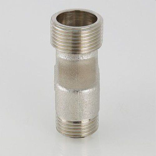 Резьбовой фитинг эксцентрик латунь VALTEC 3/4" x 1/2" x 20 мм, крупный план