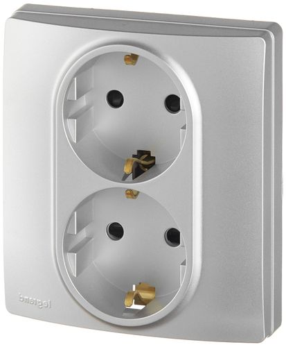 Розетка электрическая Legrand Etika 672433 алюминий, вид