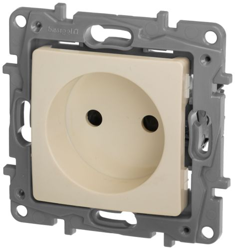 Розетка электрическая Legrand Etika 672334 слоновая кость, фотография