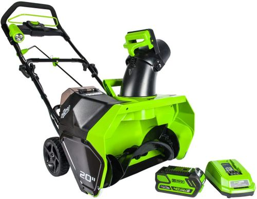 Снегоуборщик аккумуляторный Greenworks GD40STK4 2600607 АКБ 4Ач и ЗУ, крупный план