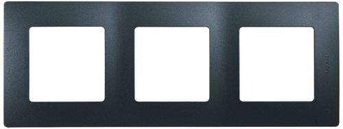 Рамка 3 поста Legrand Etika антрацит, крупный план