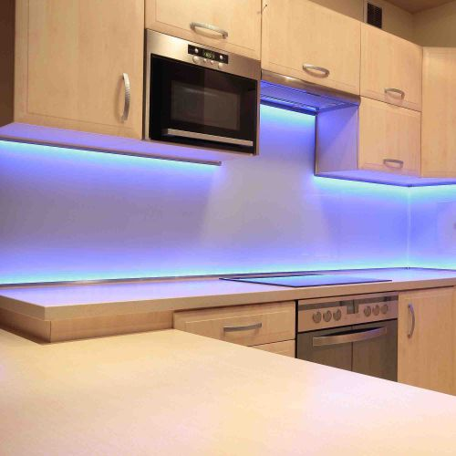 Профиль для светодиодной ленты Apeyron Electrics 08-07 1 м серебристый, крупный план