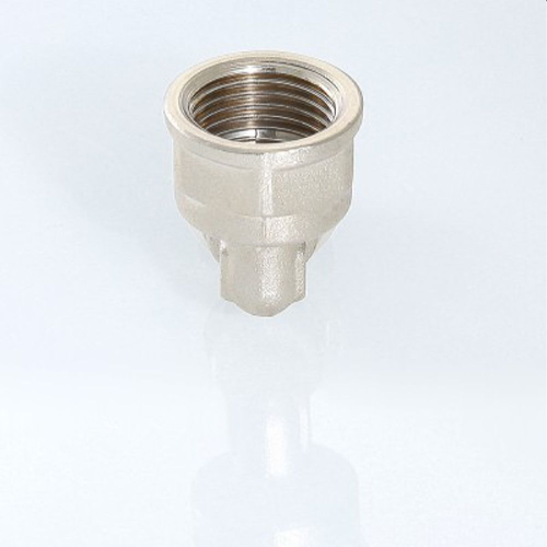 Угольник латунь никелированный VALTEC VTm.252.N 1/2" х 20 мм, крупный план
