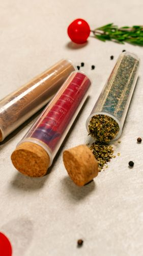Набор для специй Sugar&Spice Rosemary 4 шт. на деревянной подставке, фото