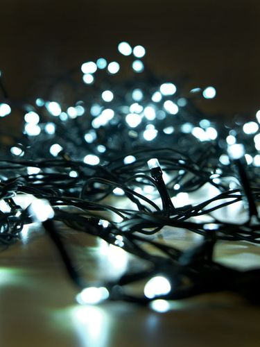 Гирлянда внутренняя нить  SH LIGHTS 100 LED белый 10 м, крупный план