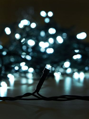 Гирлянда внутренняя нить  SH LIGHTS 100 LED белый 10 м, крупный план