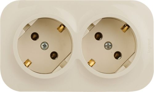 Розеточный блок 2 поста Legrand Quteo 782263 слоновая кость, крупный план