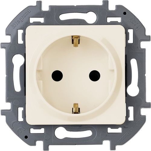Розетка электрическая Legrand Inspiria 673721 слоновая кость, крупный план