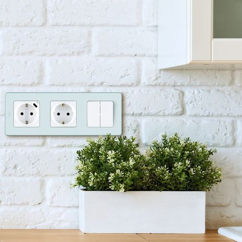 Розетка электрическая Legrand Inspiria 673730 белый, крупный план